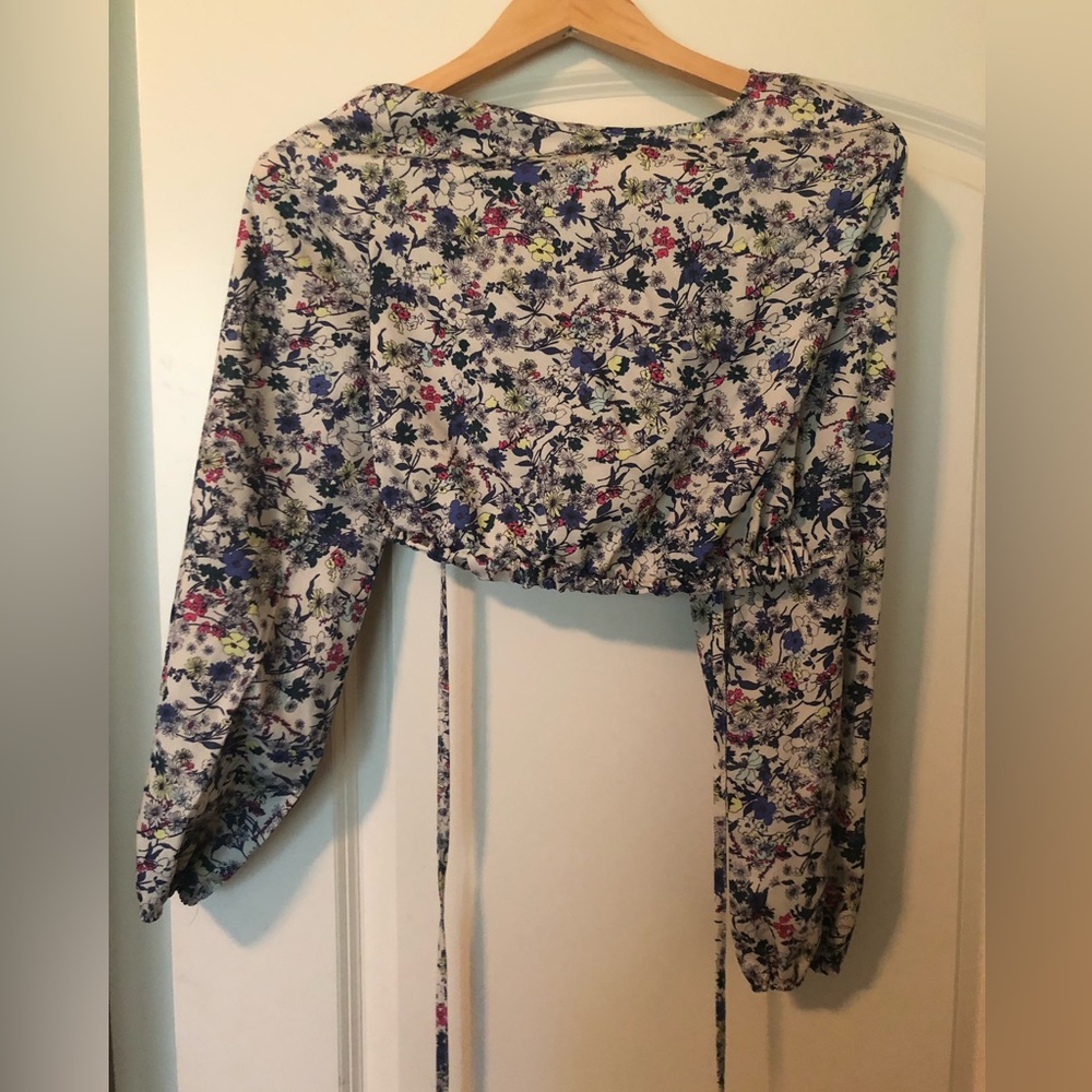 Colorful floral crop top with sleeves, corset back
